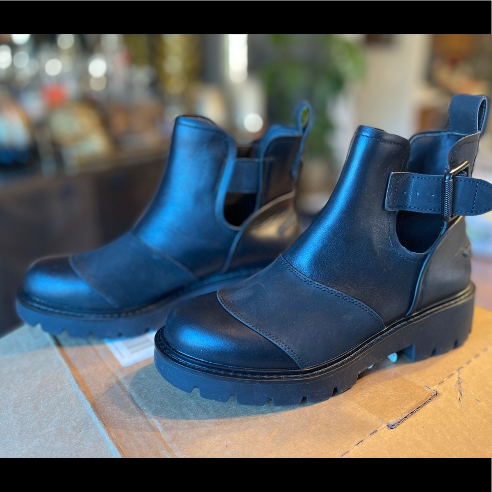 New Ugg booties